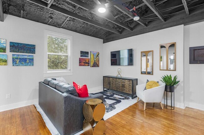 Building Photo - 156 Camellia St