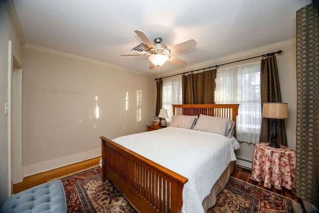 Building Photo - 2 Bedroom + Office, 3 Bath in Old Town Fort Collins