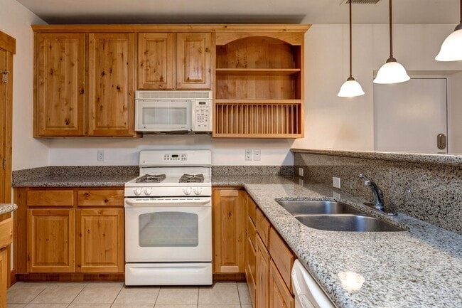 Building Photo - 5501 Lillehammer Ln