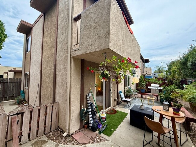 Building Photo - Charming 2 bedroom Condo in Carlsbad Village