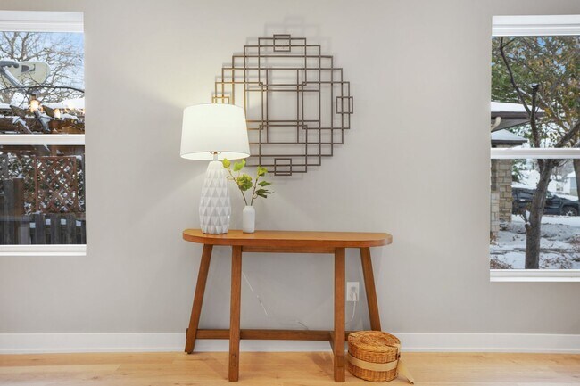 Building Photo - 423 12th Ave N