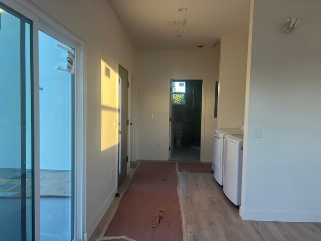 Building Photo - 7538 Cozycroft Ave