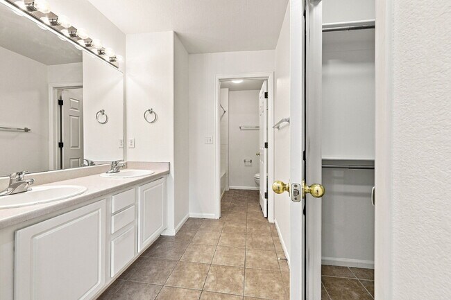 Building Photo - $2,030.95, 2 Beds - 2.5 Bath, Condo in Denver with Central A/C!