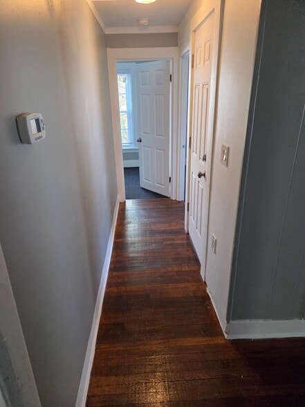 Hallway to bedroom - 11 Hammond St