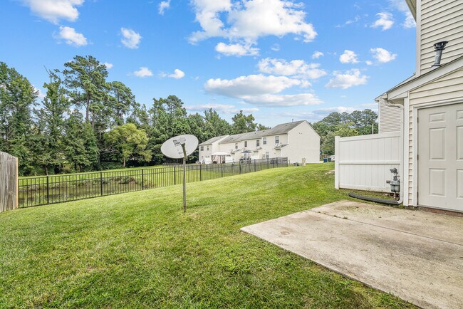 Building Photo - 2005 Rathie Dr