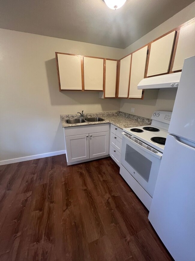 Building Photo - 2814 N Center St