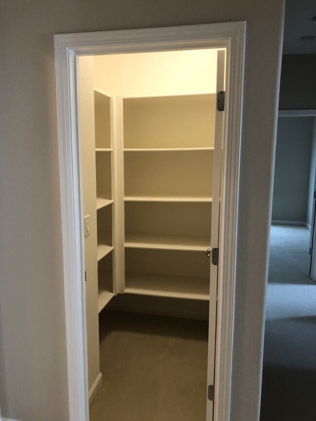 Building Photo - 5 bedroom Whitney Ranch Beauty! Walking di...