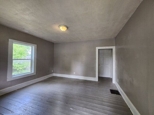Building Photo - 2 Bedroom Duplex on the Northside