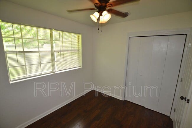 Building Photo - 1857 Theron Dr