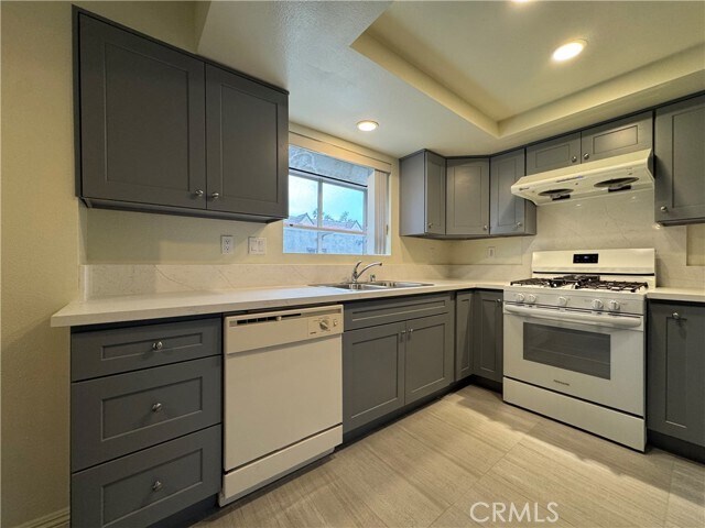 Building Photo - 223 N Olive Ave