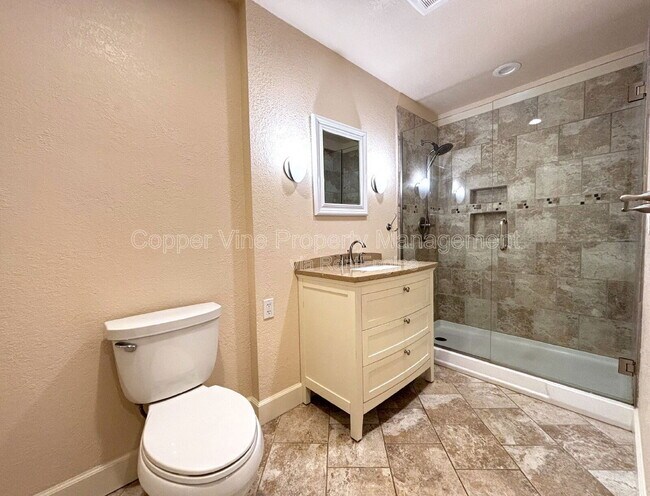 Building Photo - 900 Treece St