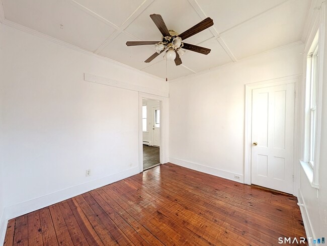 Building Photo - 102 Elm St