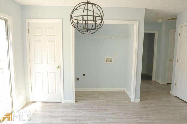 Building Photo - 360 Springbottom Dr SE