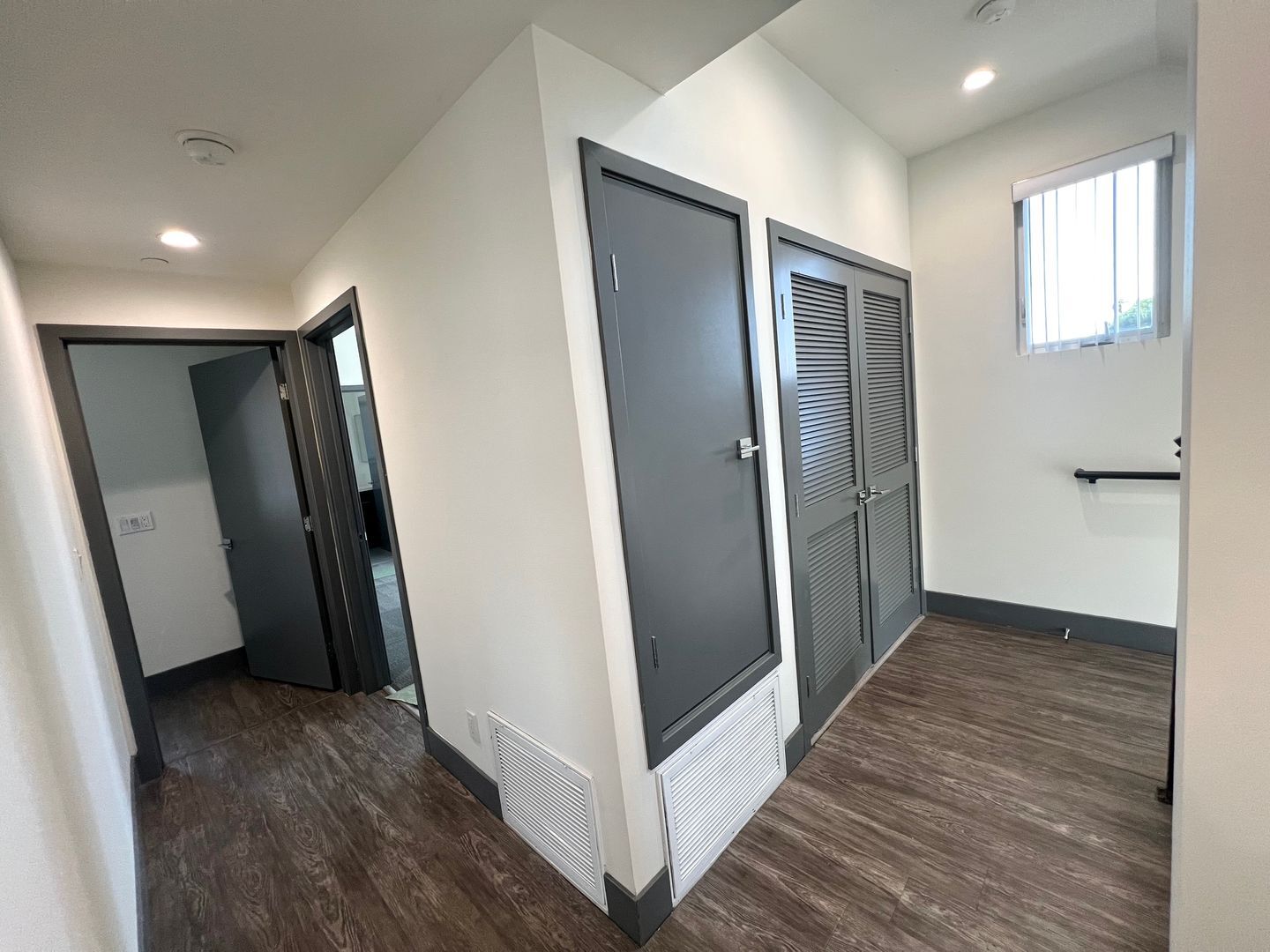 Building Photo - 6437 W 86th Pl