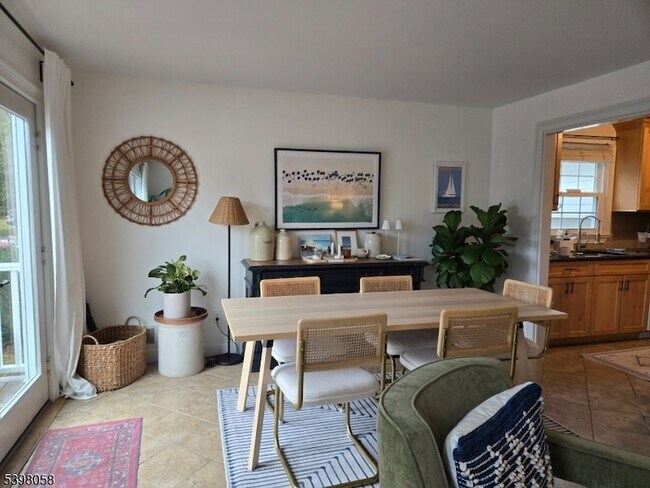 Building Photo - 83 E Main St