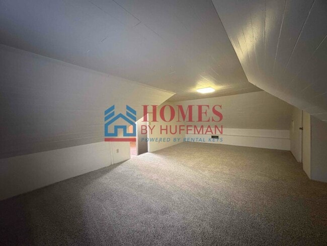 Building Photo - Three Bedroom House | Updated & Move In Ready!