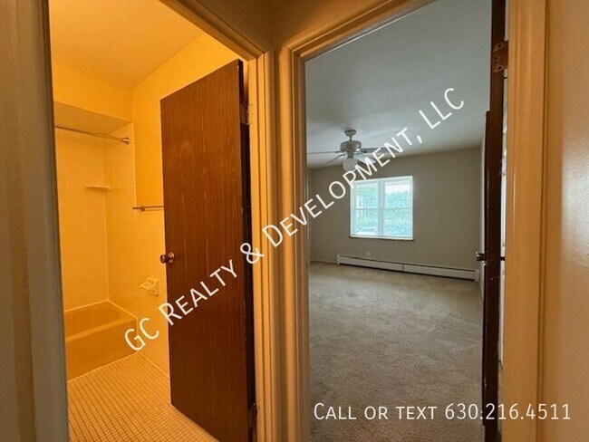 Building Photo - 312 N Warwick Ave