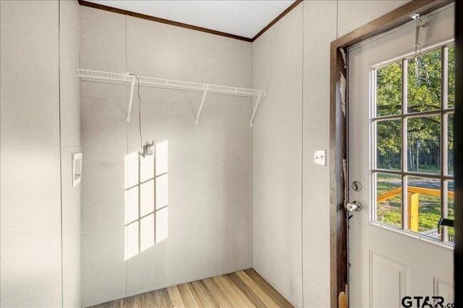 Building Photo - 409 Willow Dr