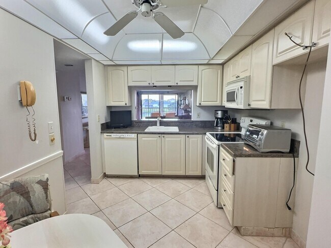 Building Photo - 14476 Amberly Ln