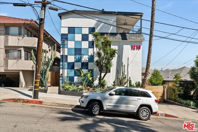 Building Photo - 1210 Larrabee St