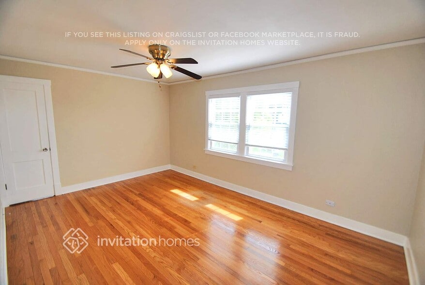 Building Photo - 3242 N Oconto Ave