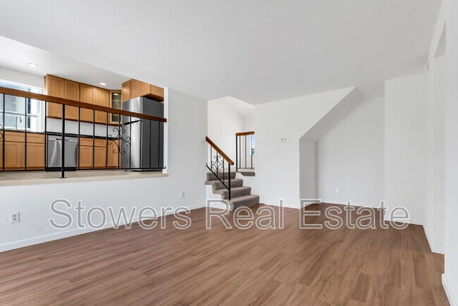 Building Photo - 120 Valdivia Cir