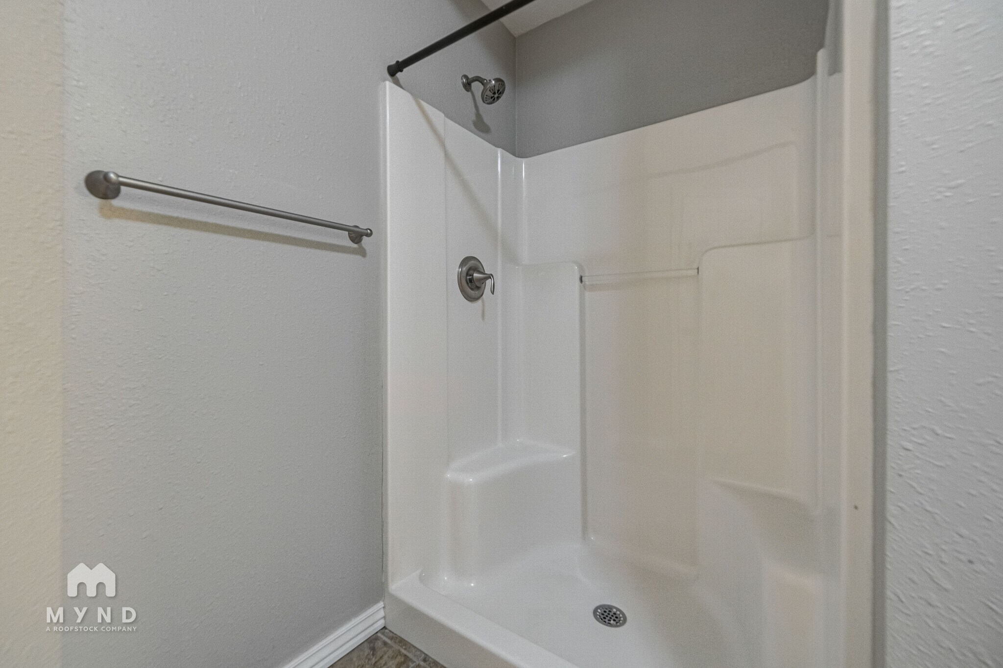 Building Photo - 112 N Peach Brook