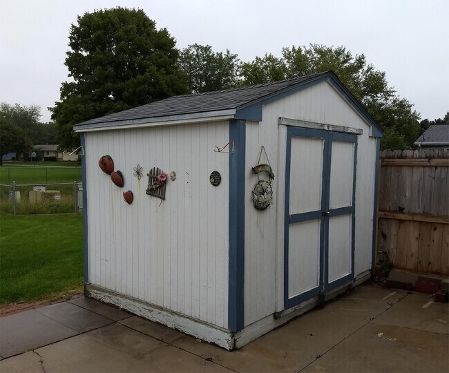 Building Photo - 1310 W Dakota St