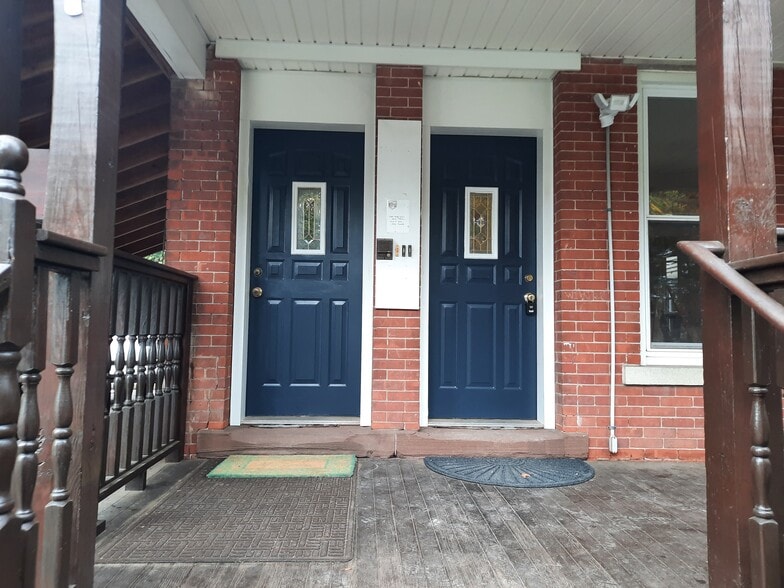 FRONT OF BUILDING - 177 Davenport Ave