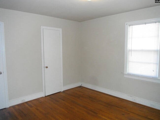 Building Photo - 2119 Kiawah Ave