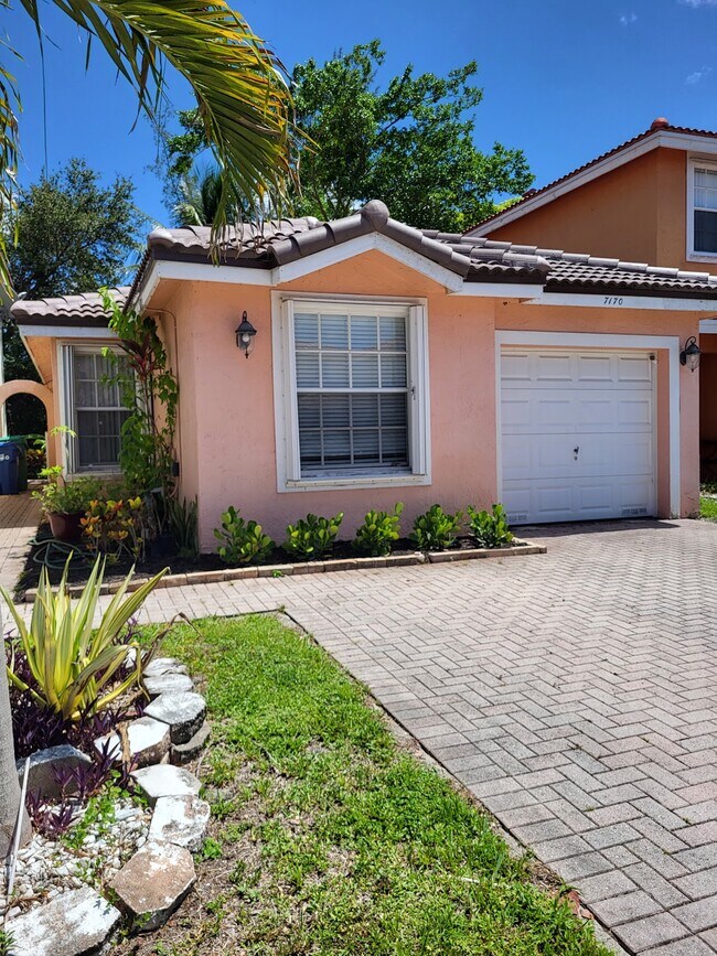 Primary Photo - 7170 Sienna Ridge Dr