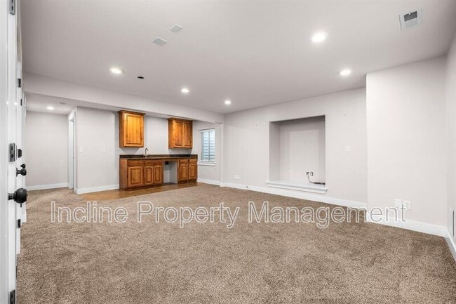Building Photo - 2071 W Crescent Row