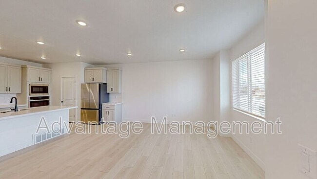 Building Photo - 7 S Moonlit Rd