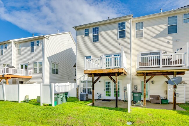 Building Photo - Fantastic Townhome in STEELE CREEK area!