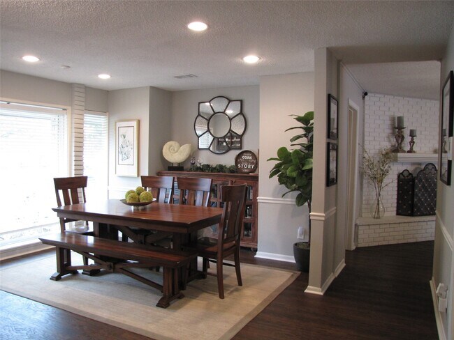 Building Photo - 7902 Meadowcroft Dr