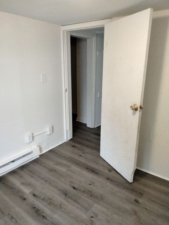 Building Photo - 3 Bedroom/1.5 Bathroom House in Allentown!