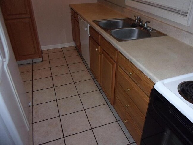 Building Photo - 1536 Briarwood Cir