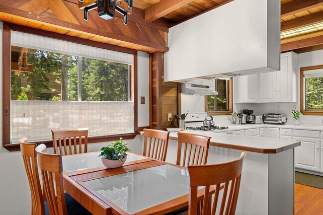 Building Photo - SKI LEASE: Hot Tub, Pet Friendly, Wood Stove