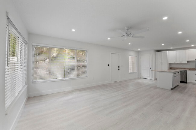 Building Photo - 1279 Beach Rd