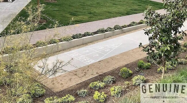 Building Photo - Beautifully Furnished 3Bd 3.5Ba Condo in Costa Mesa