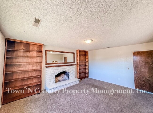 Building Photo - 732 La Mesa Dr