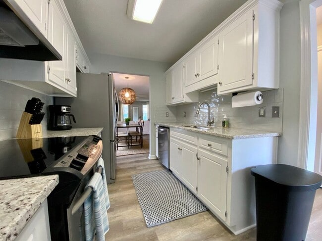 Building Photo - 16 Summit Commons Ct