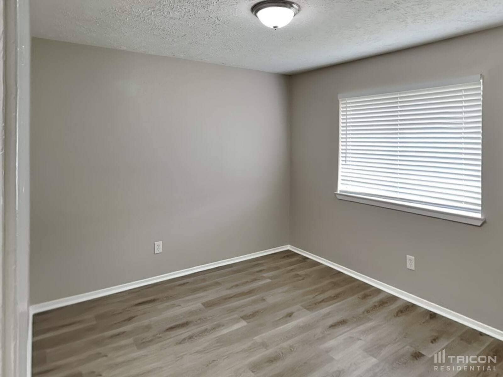Building Photo - 14831 Waterside Dr