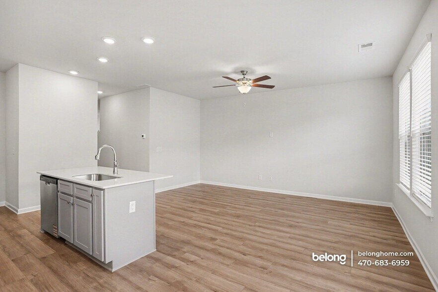 Building Photo - 348 Navigator Ln