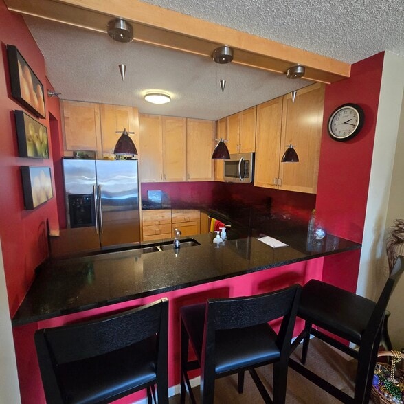 Eating Bar - 401 S 1st St