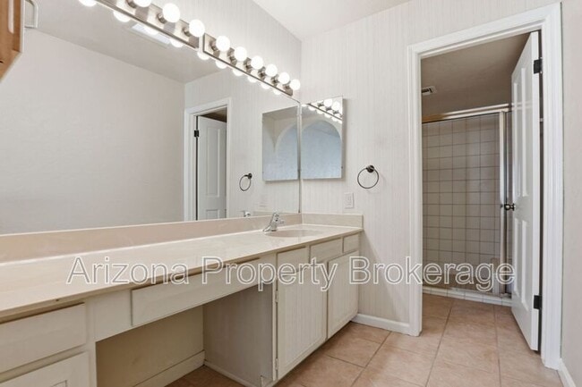 Building Photo - 2192 E Balboa Dr