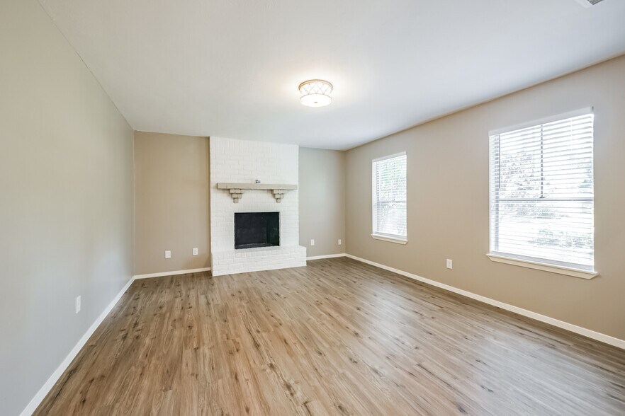 Building Photo - 2051 Oak Shores Dr