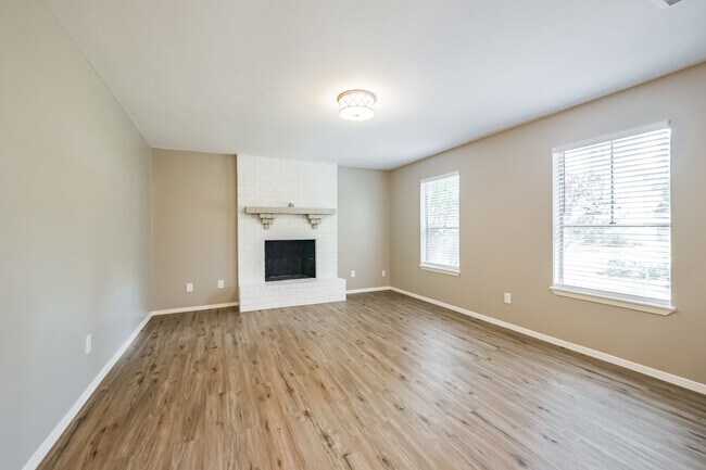 Building Photo - 2051 Oak Shores Dr