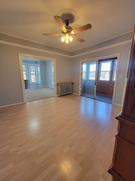 Building Photo - 129 Snow St