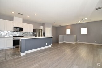 Building Photo - Spacious 2 Bed 2 Bath with Attached Car Ga...